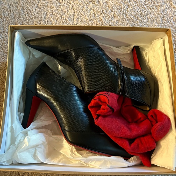 Size 38 1/2. Christian louboutin booties - Picture 2 of 5